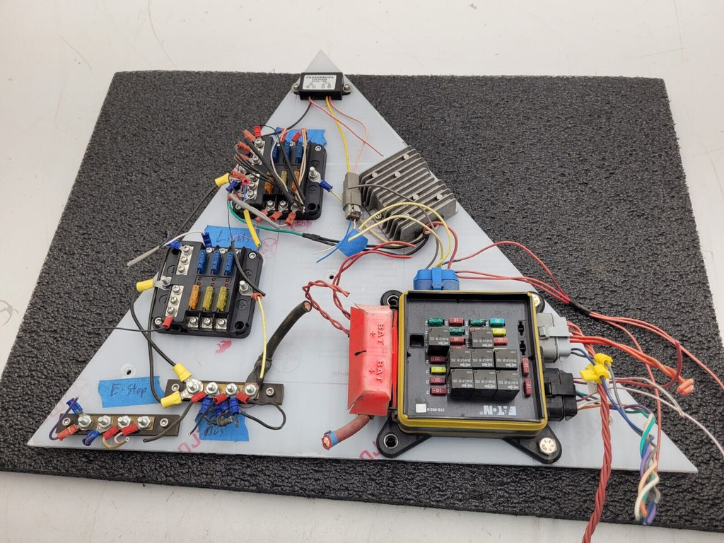 Eaton 31S-002-0 12VDC Power Distribution Module Fuse Relay Holder System E