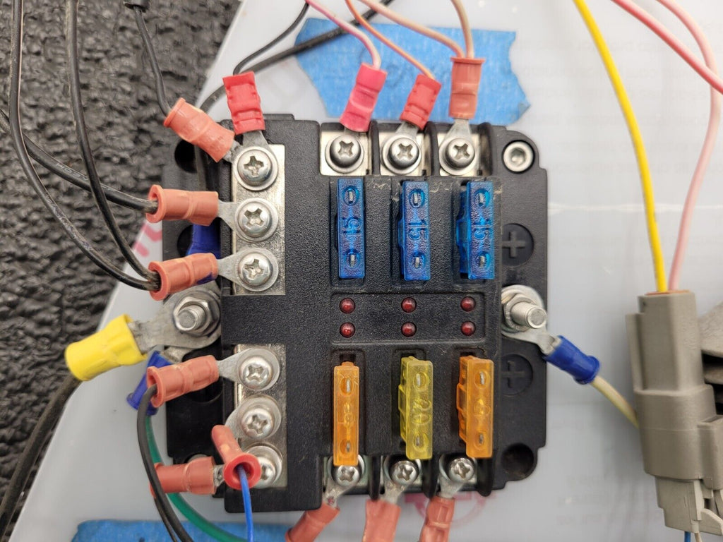 Eaton 31S-002-0 12VDC Power Distribution Module Fuse Relay Holder System E