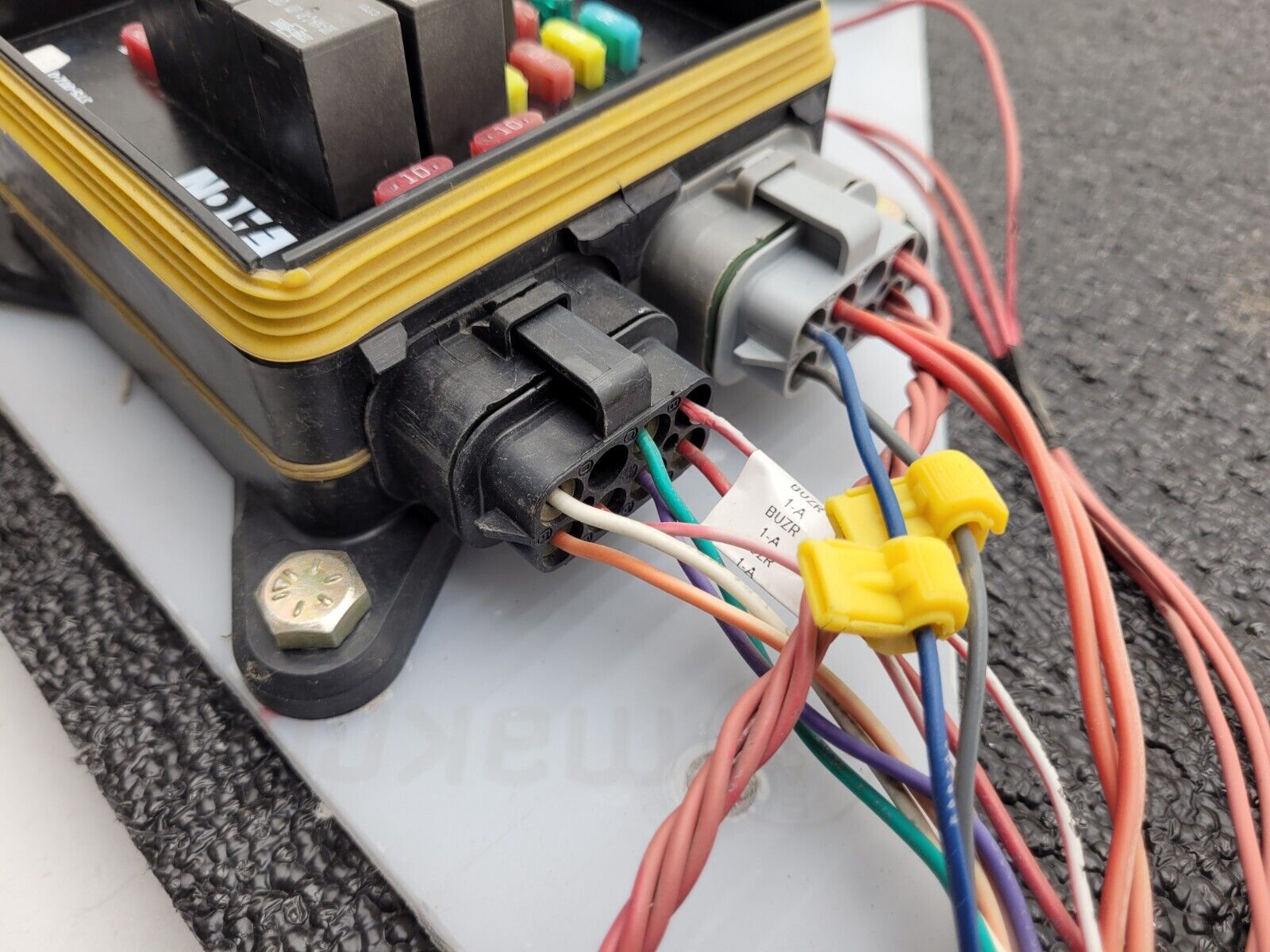 Eaton 31S-002-0 12VDC Power Distribution Module Fuse Relay Holder System E