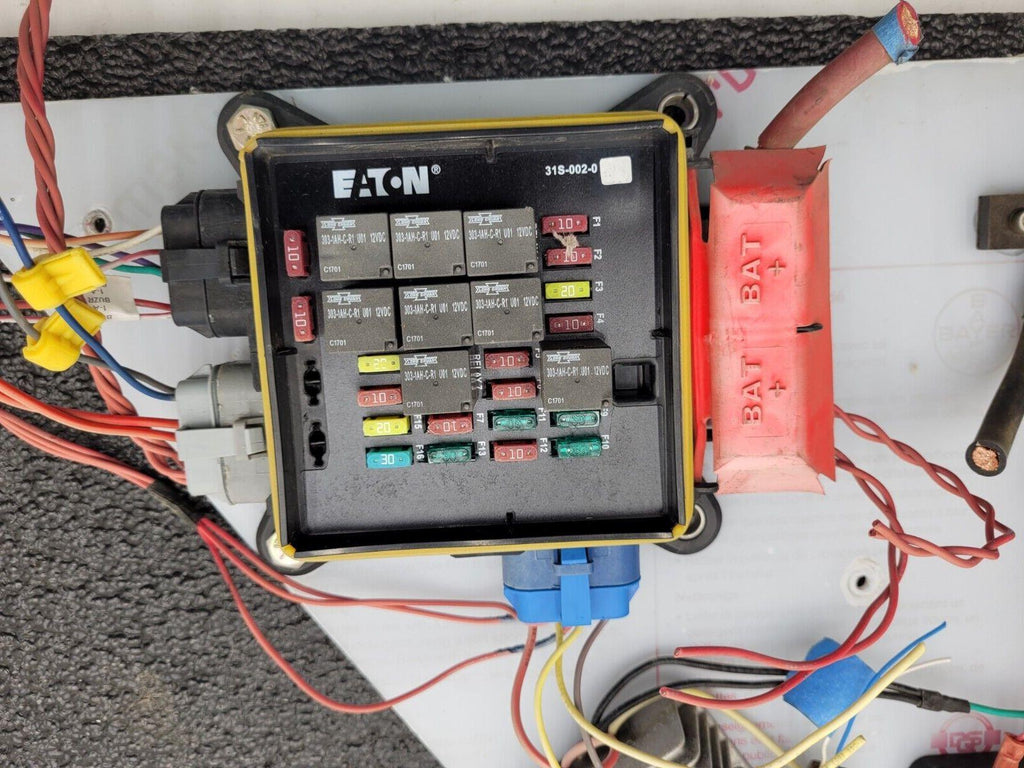 Eaton 31S-002-0 12VDC Power Distribution Module Fuse Relay Holder System E