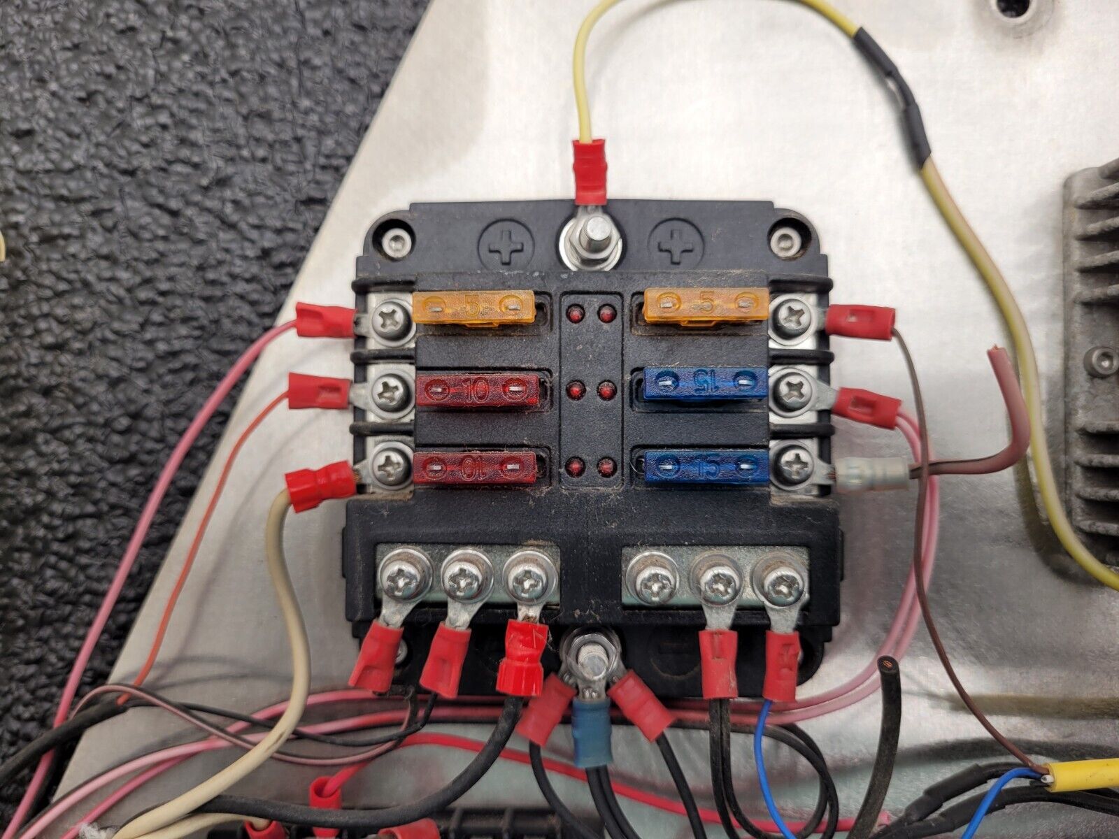Eaton 31S-002-0 12VDC Power Distribution Module Fuse Relay Holder System F