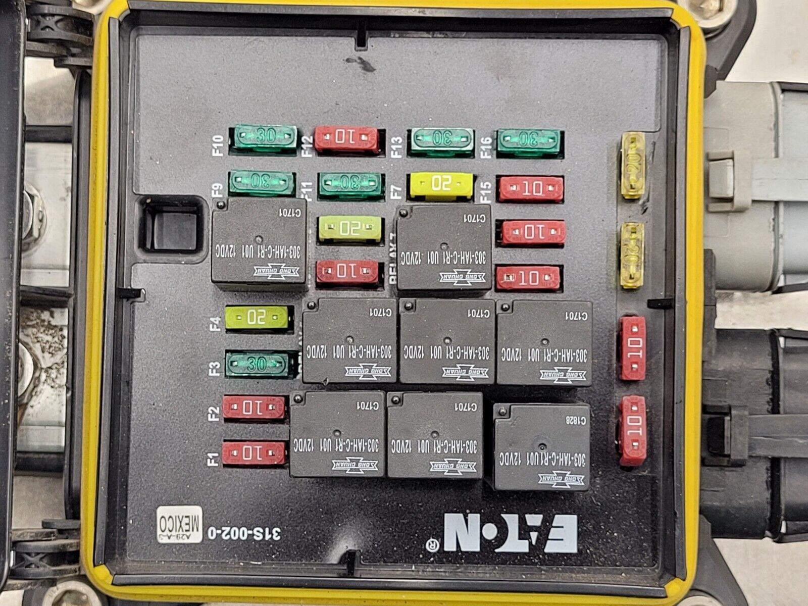Eaton 31S-002-0 12VDC Power Distribution Module Fuse Relay Holder System F