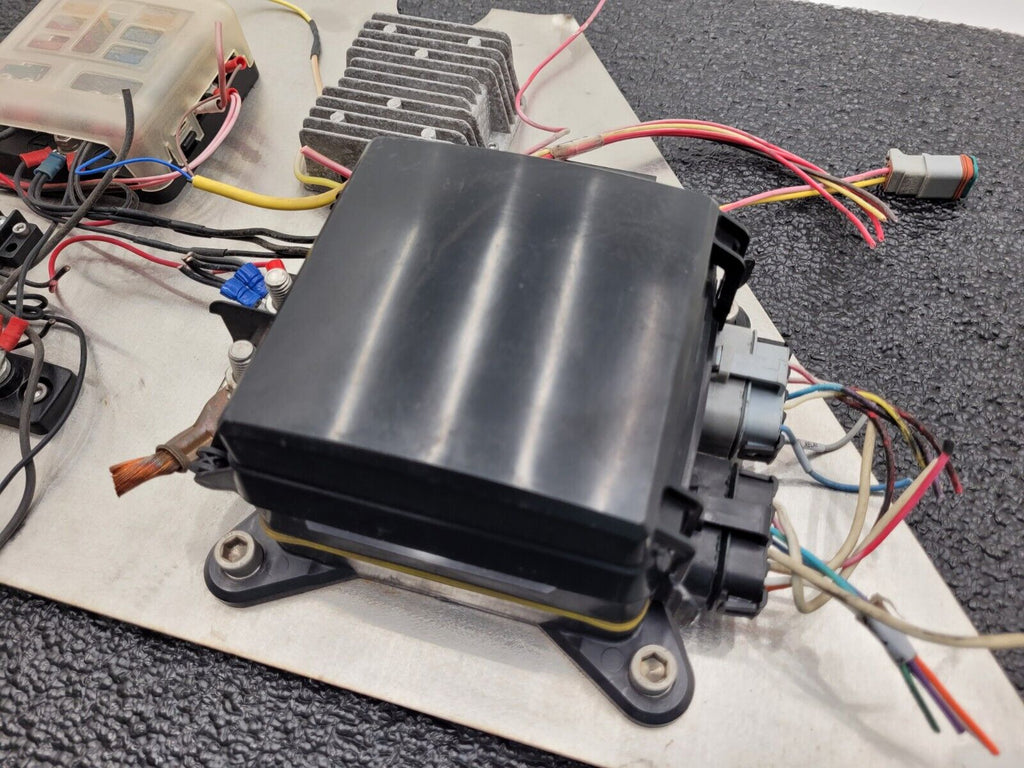 Eaton 31S-002-0 12VDC Power Distribution Module Fuse Relay Holder System F