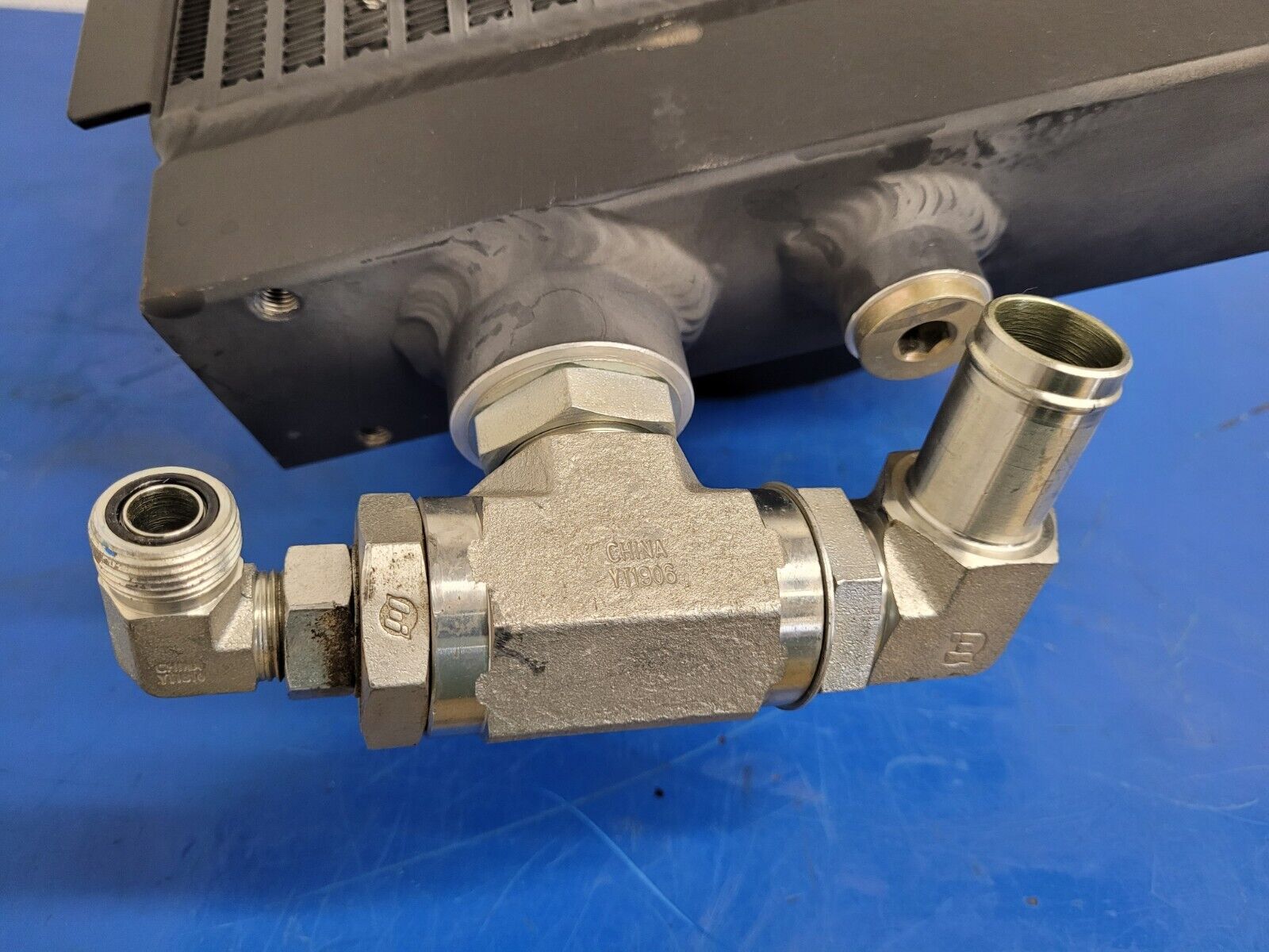 American Cooling Systems Hydraulic Oil Cooler Radiator 24714AM + 12VDC Fan D