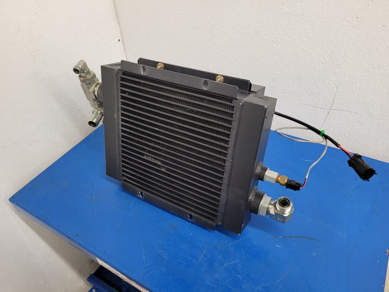 American Cooling Systems Hydraulic Oil Cooler Radiator 24714AM + 12VDC Fan D