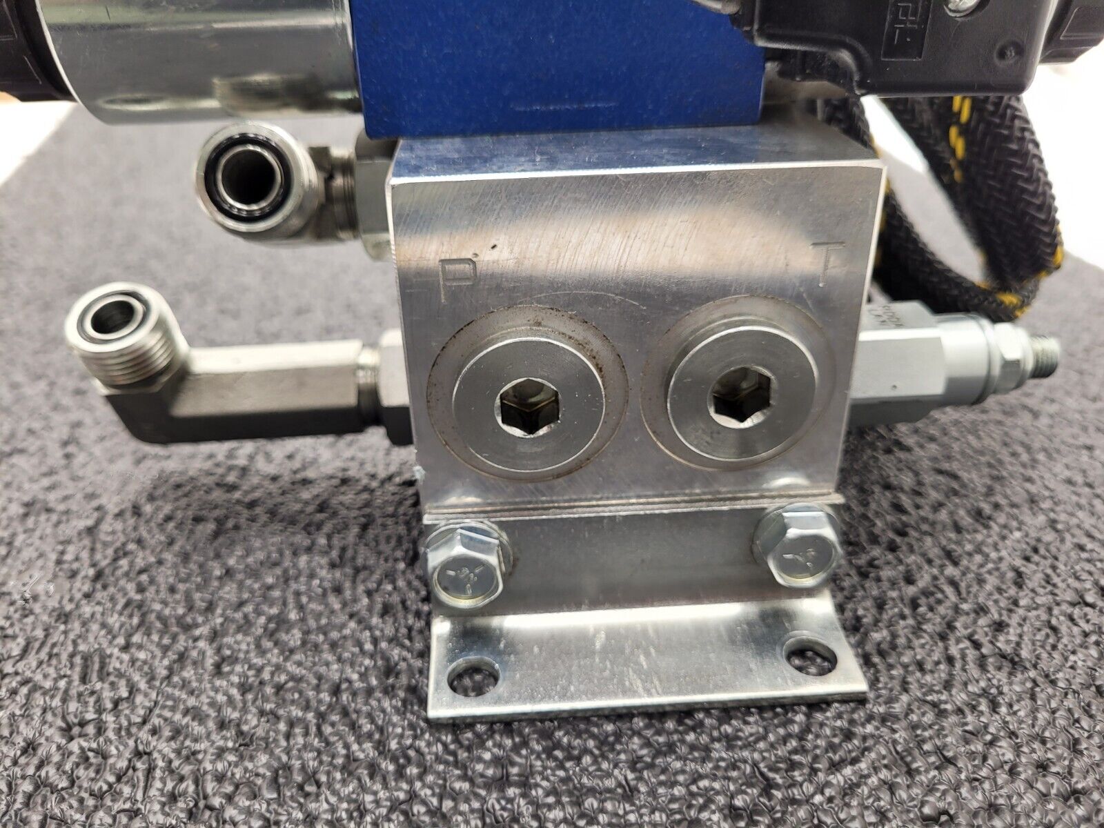 Rexroth Hydraulic Solenoid Directional Spool Valve 4WE 6 H62/EG12N9K4/62