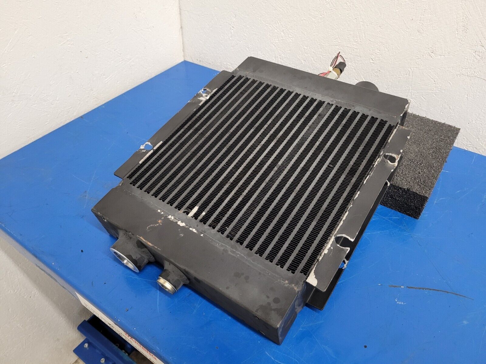 American Cooling Systems Hydraulic Oil Cooler Radiator 24714AM Damaged Mounts F