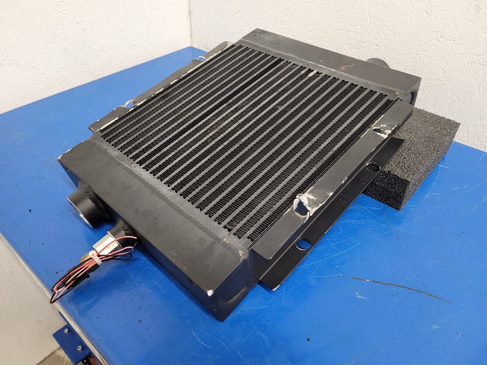 American Cooling Systems Hydraulic Oil Cooler Radiator 24714AM Damaged Mounts F