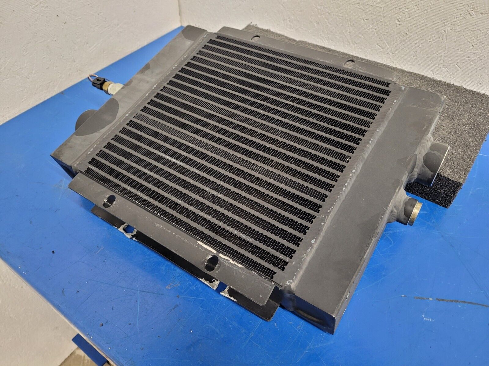 American Cooling Systems Hydraulic Oil Cooler Radiator 24714AM Damaged Mounts F