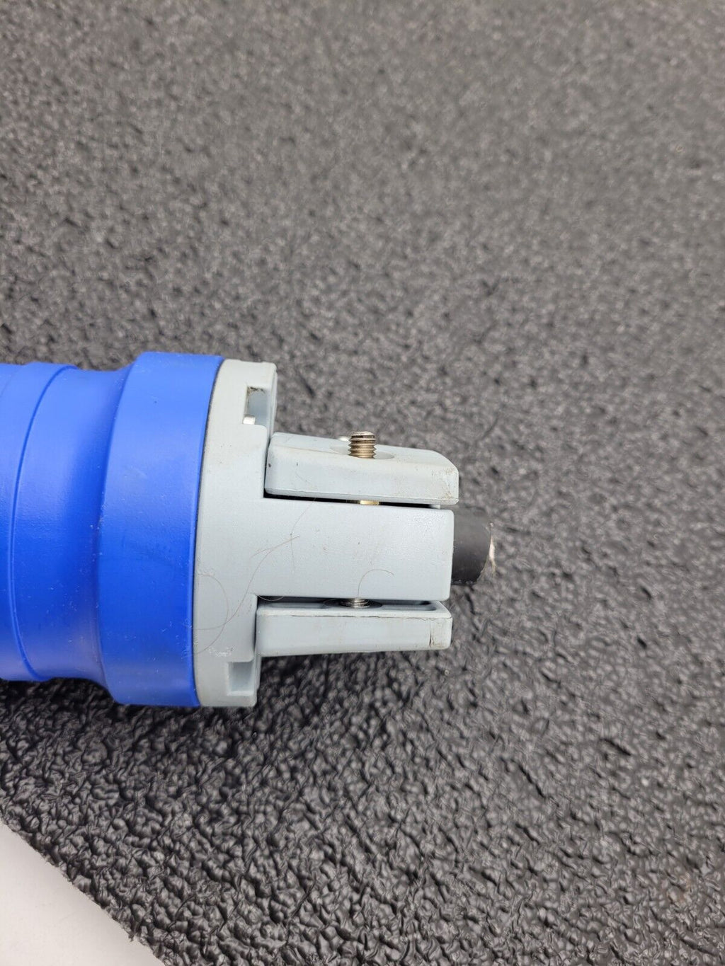 LEVITON 460C9W 60A 3PH 250VAC Connector Industrial Pin and Sleeve Female
