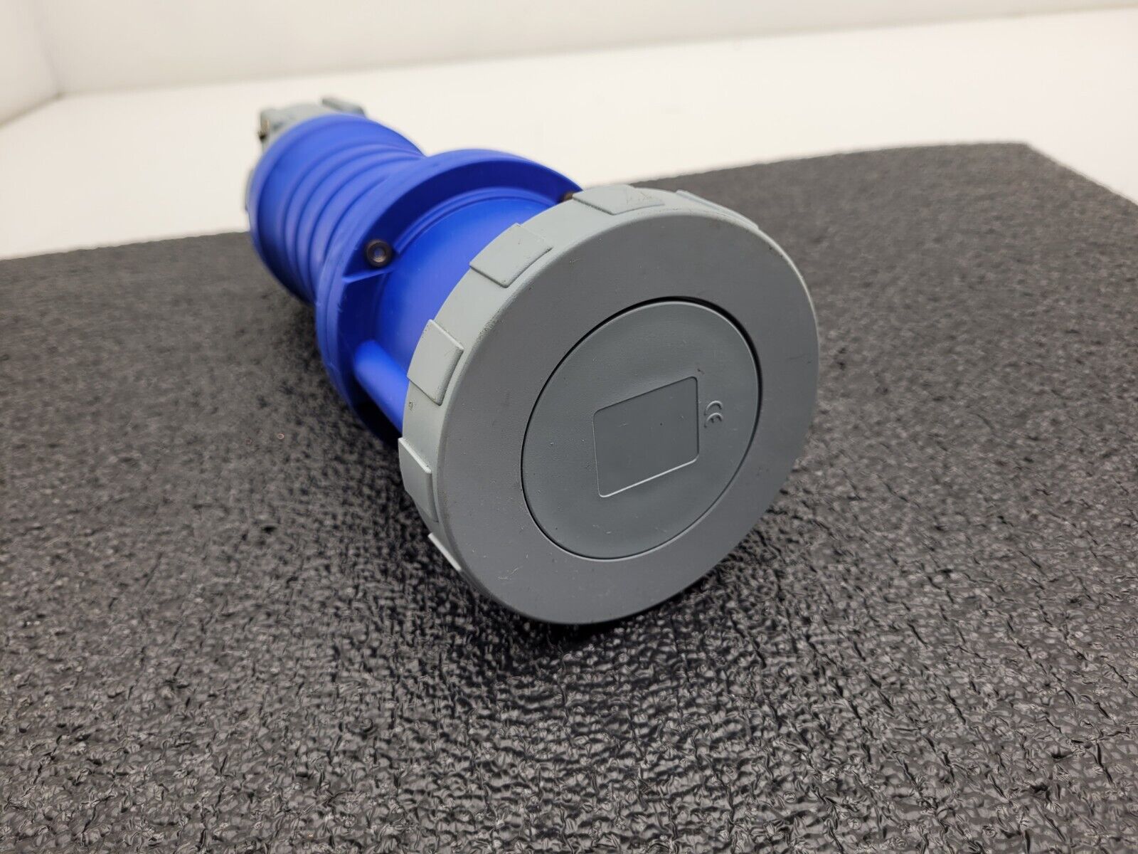 LEVITON 460C9W 60A 3PH 250VAC Connector Industrial Pin and Sleeve Female