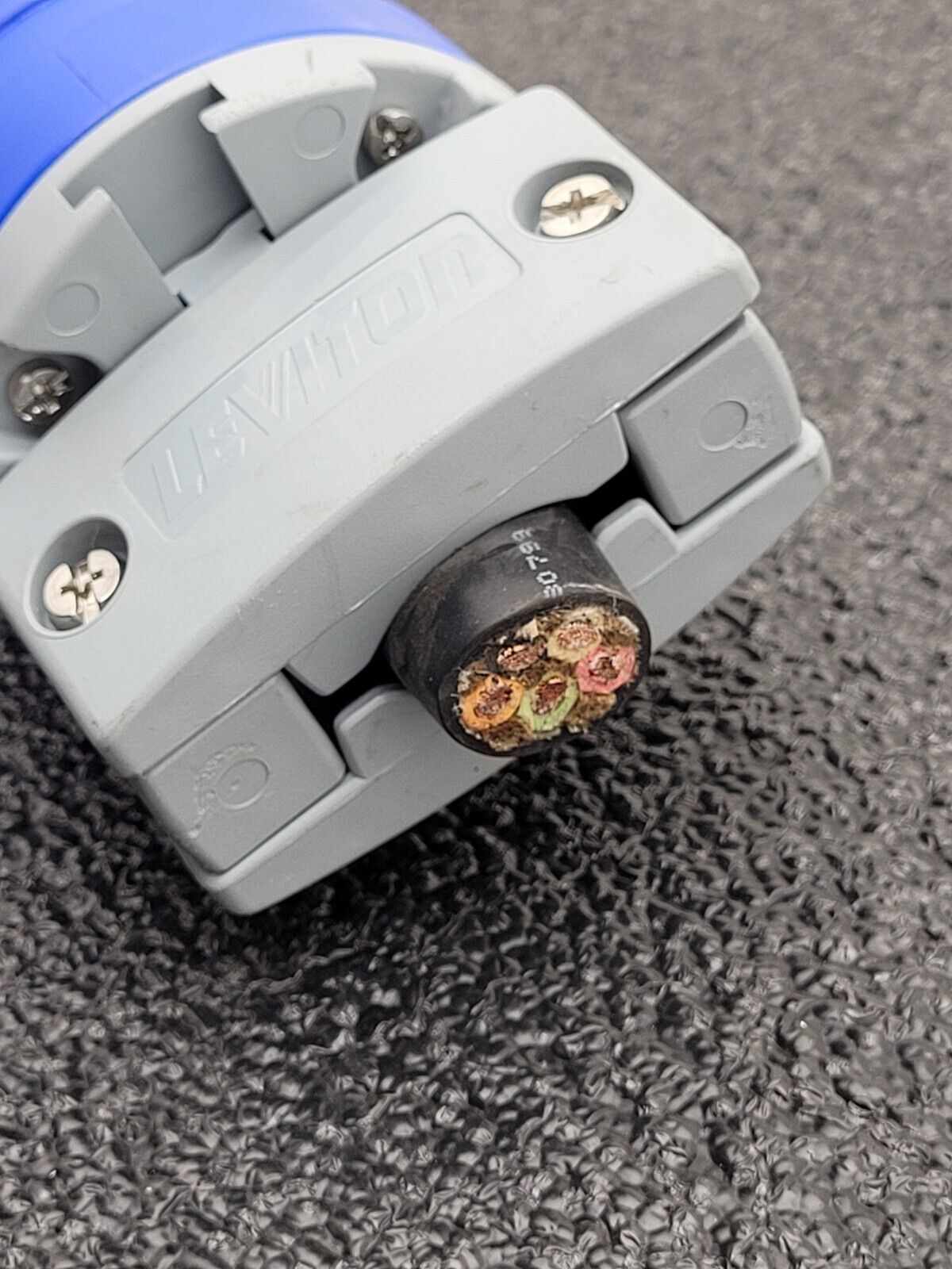 LEVITON 460C9W 60A 3PH 250VAC Connector Industrial Pin and Sleeve Female