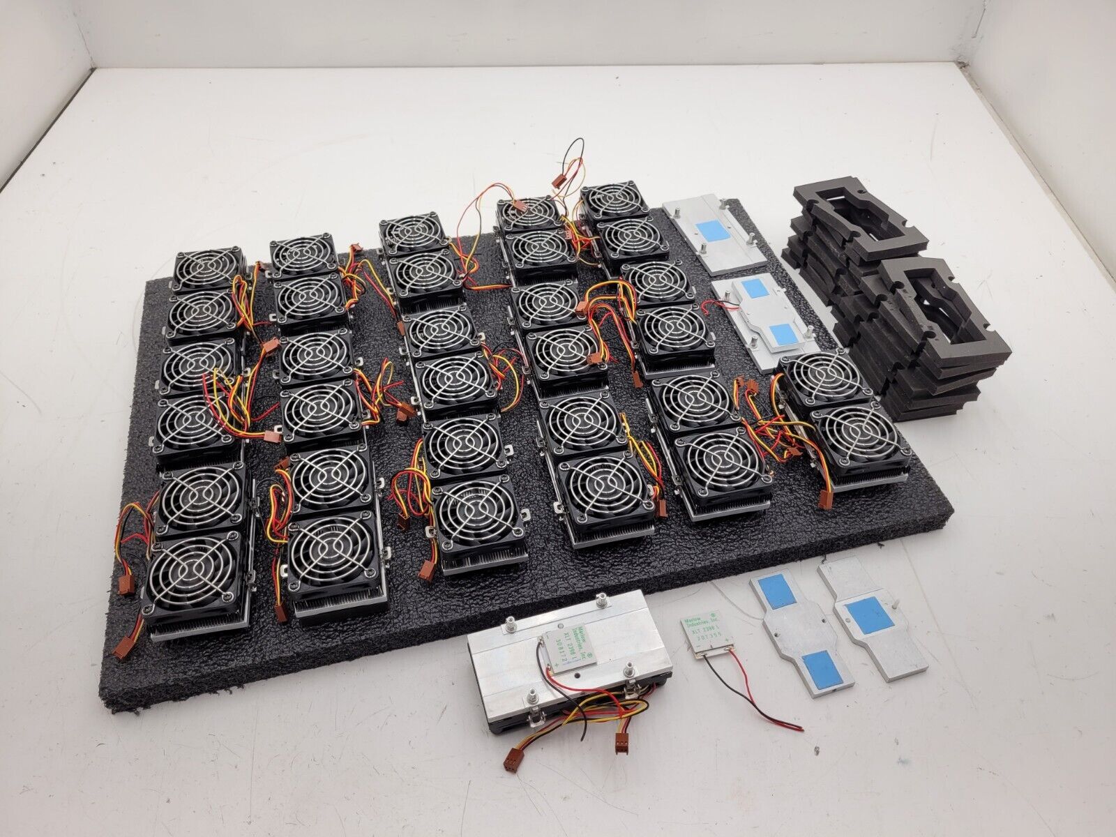 Lot 16+ Marlow Industries Thermoelectric Cooler Peltier XLT-2398 L Fans Heatsink