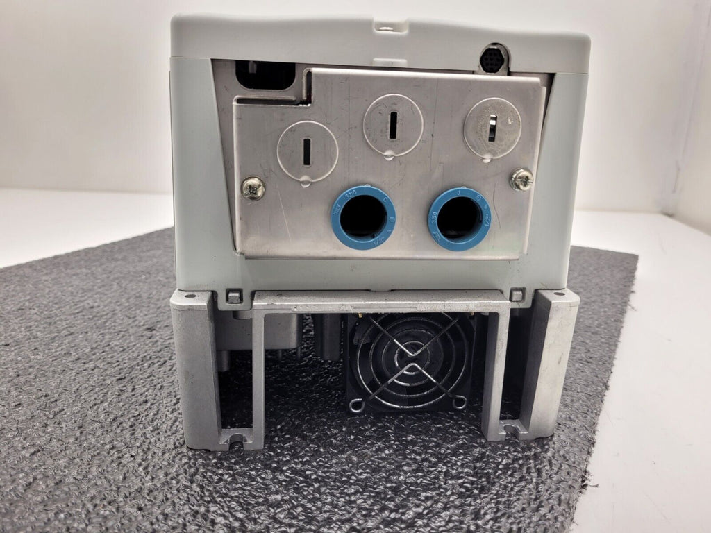 Allen Bradley 20AD5P0A0AYNNRNN /A PowerFlex 70 480V 3HP AC VFD Motor Drive