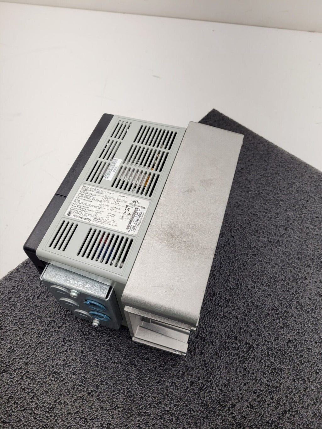 Allen Bradley 20AD8P0A0AYNNNC0 /A PowerFlex 70 480V 5HP AC VFD Motor Drive