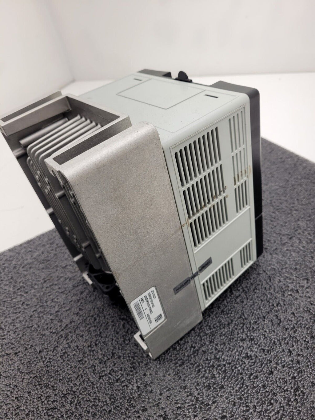 Allen Bradley 20AD8P0A0AYNNNC0 /A PowerFlex 70 480V 5HP AC VFD Motor Drive