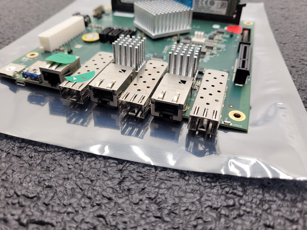 Solidrun Marvell MACCHIATOBin V 1.2 ARM A72 Coretex MRVCB8040-1.6Ghz