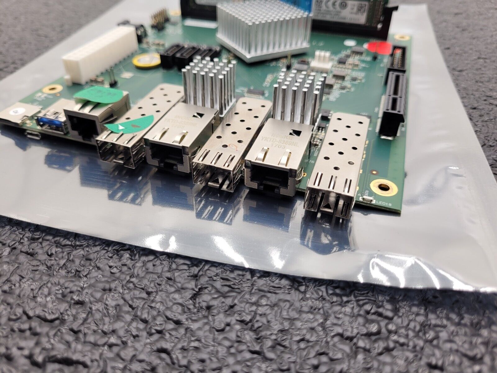 Solidrun Marvell MACCHIATOBin V 1.2 ARM A72 Coretex MRVCB8040-1.6Ghz