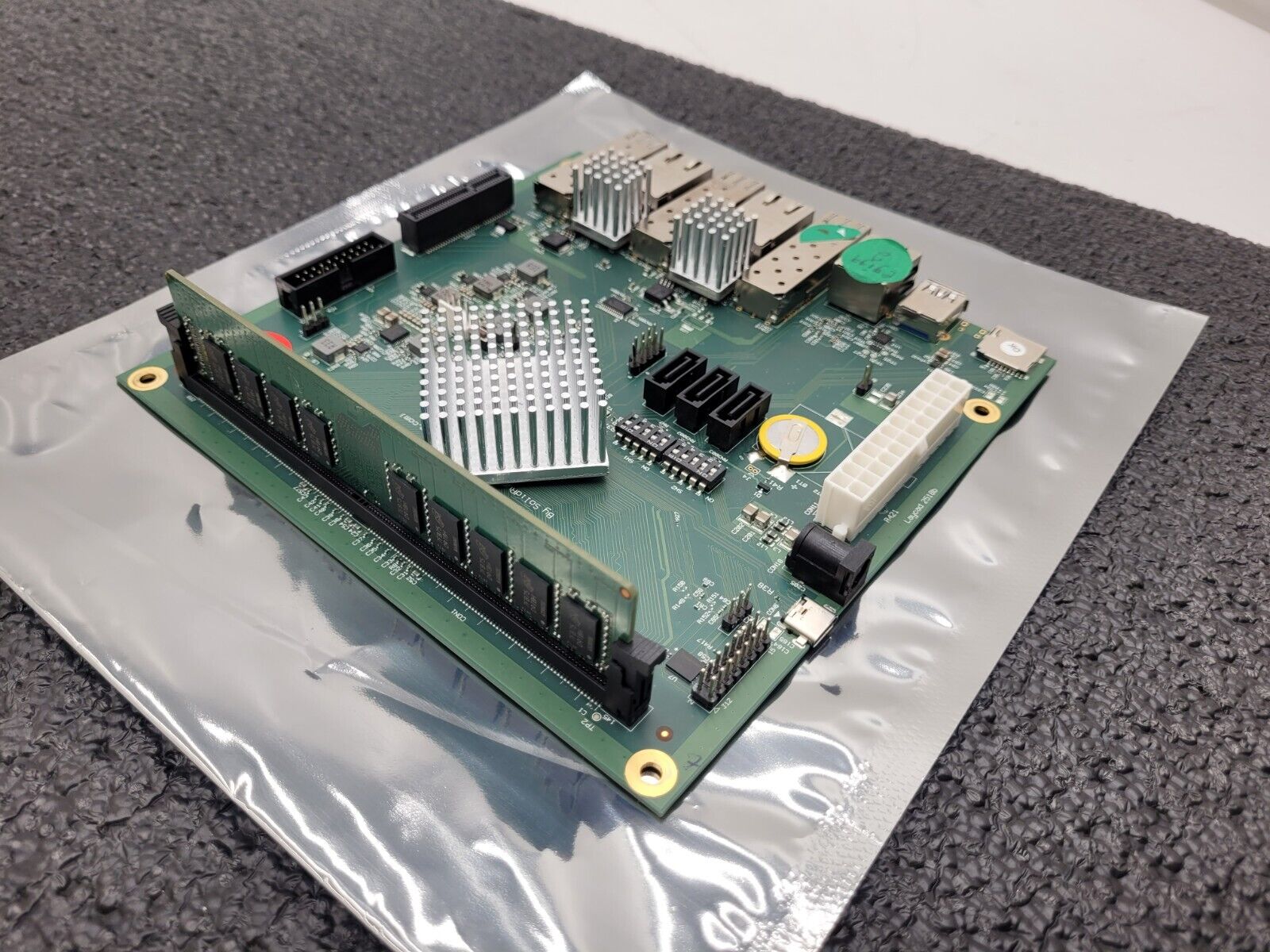 Solidrun Marvell MACCHIATOBin V 1.2 ARM A72 Coretex MRVCB8040-1.6Ghz