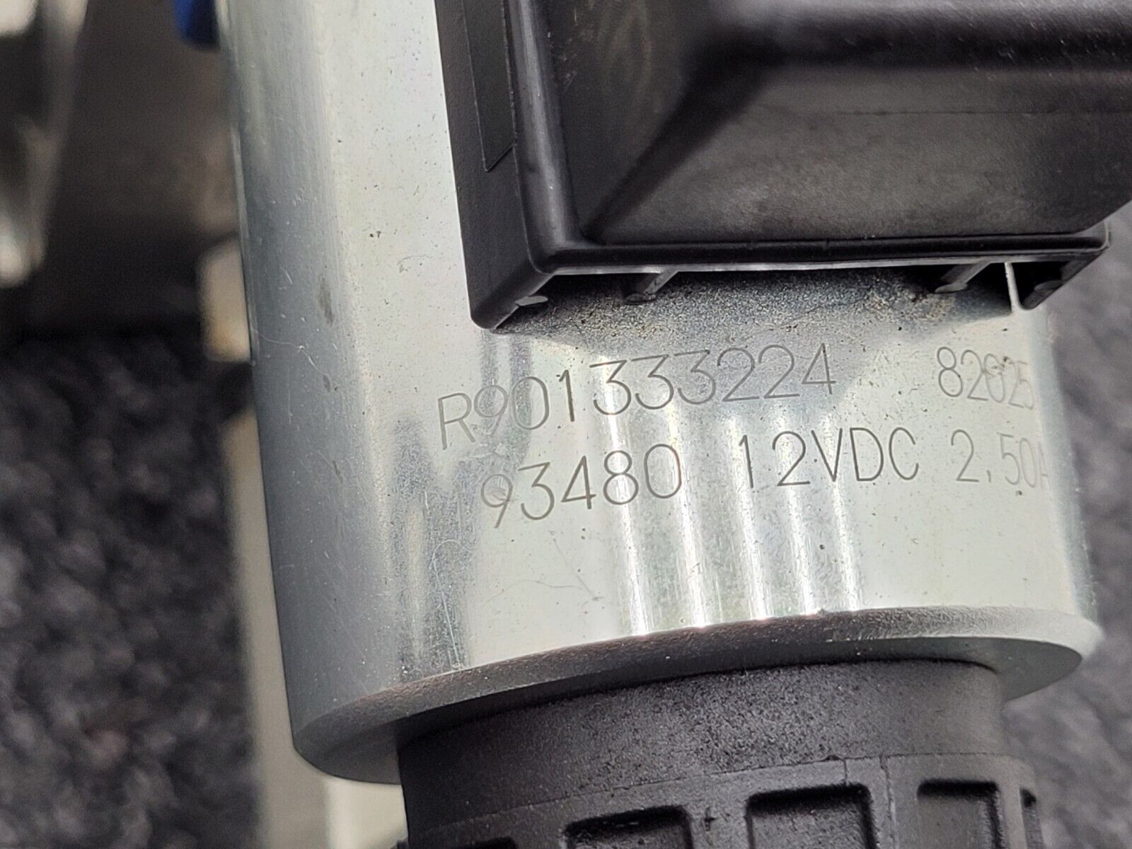 Rexroth R978017782 Solenoid Directional Spool Valve 4WE 6 H62/EG12N9K4/62 Unit C