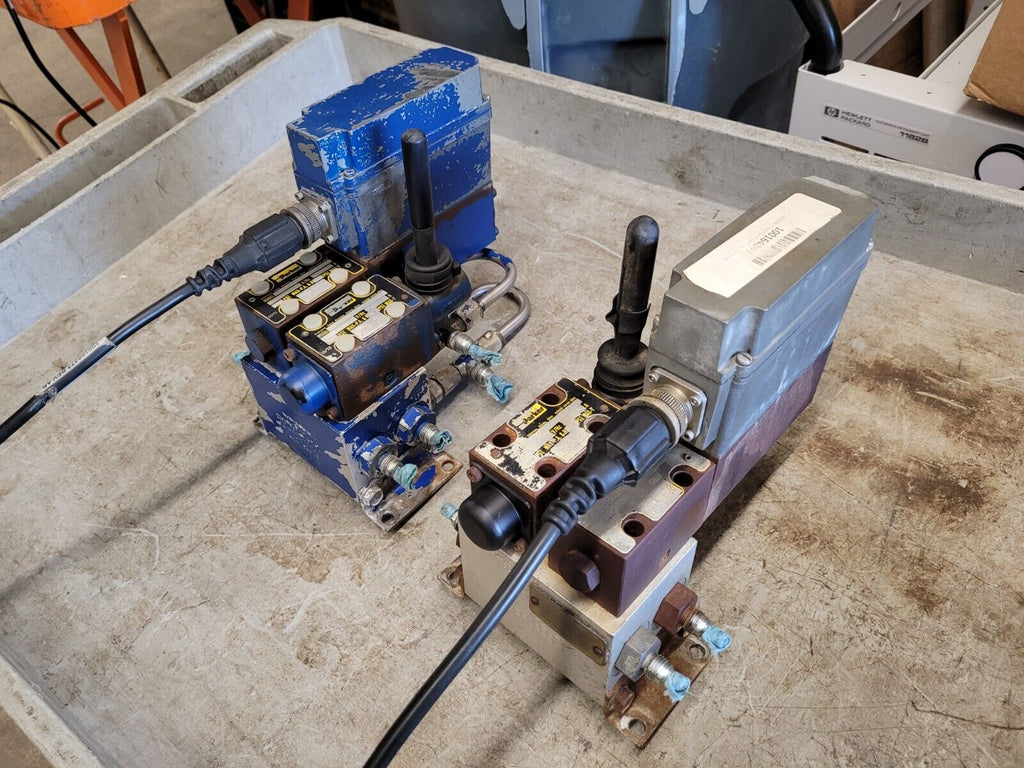 Lot of 2: Listing for: defor6061 PARKER Hydraulic Valve D1FHE80HCNEK0030X6114