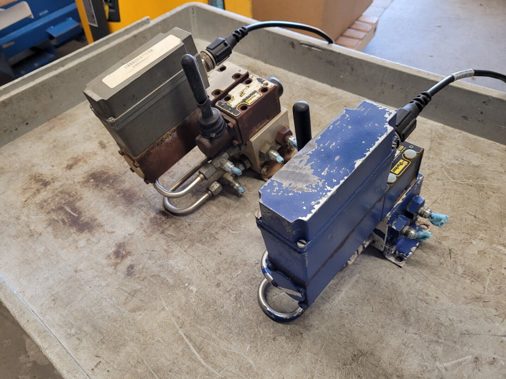 Lot of 2: Listing for: defor6061 PARKER Hydraulic Valve D1FHE80HCNEK0030X6114