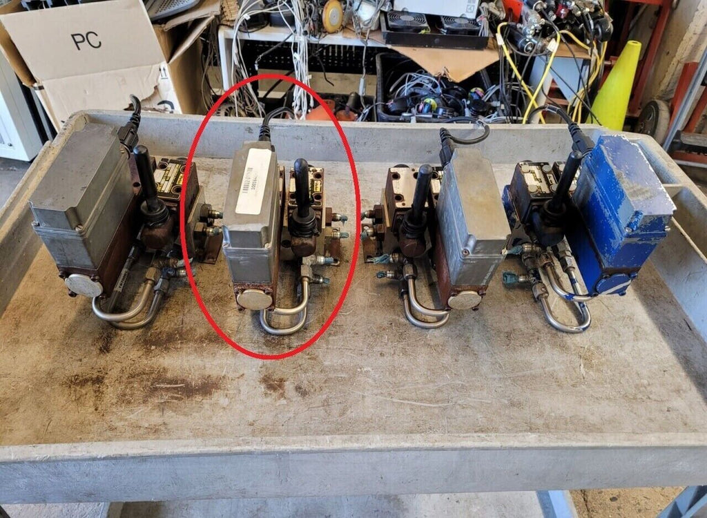 Lot of 2: Listing for: defor6061 PARKER Hydraulic Valve D1FHE80HCNEK0030X6114