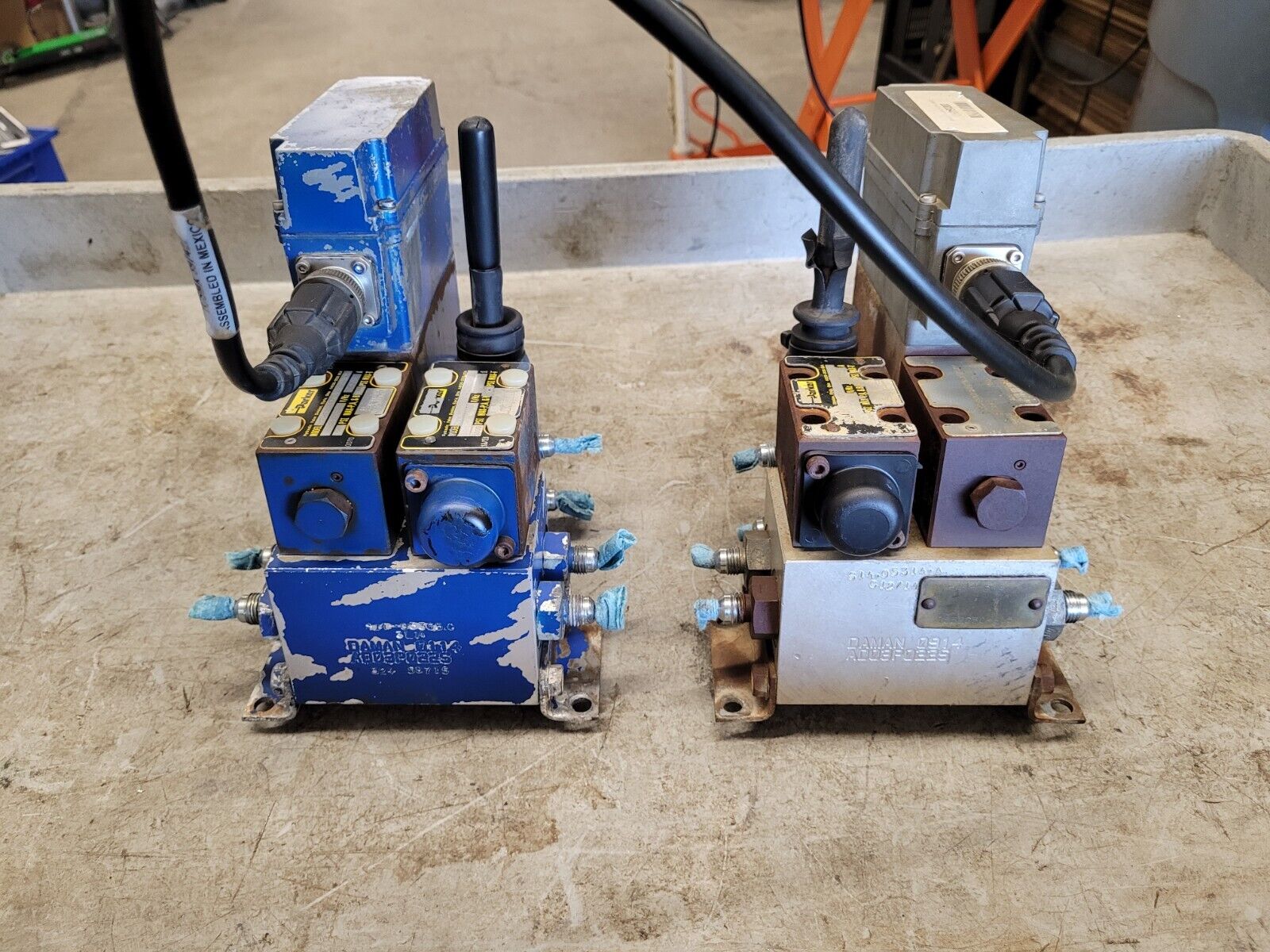 Lot of 2: Listing for: defor6061 PARKER Hydraulic Valve D1FHE80HCNEK0030X6114