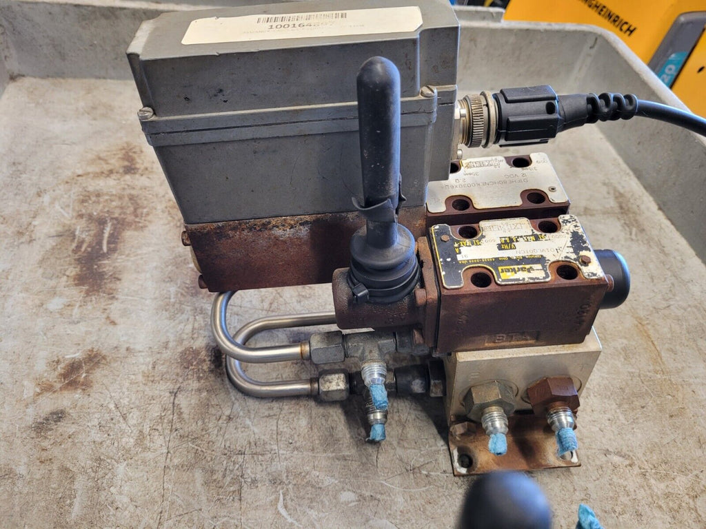 Lot of 2: Listing for: defor6061 PARKER Hydraulic Valve D1FHE80HCNEK0030X6114