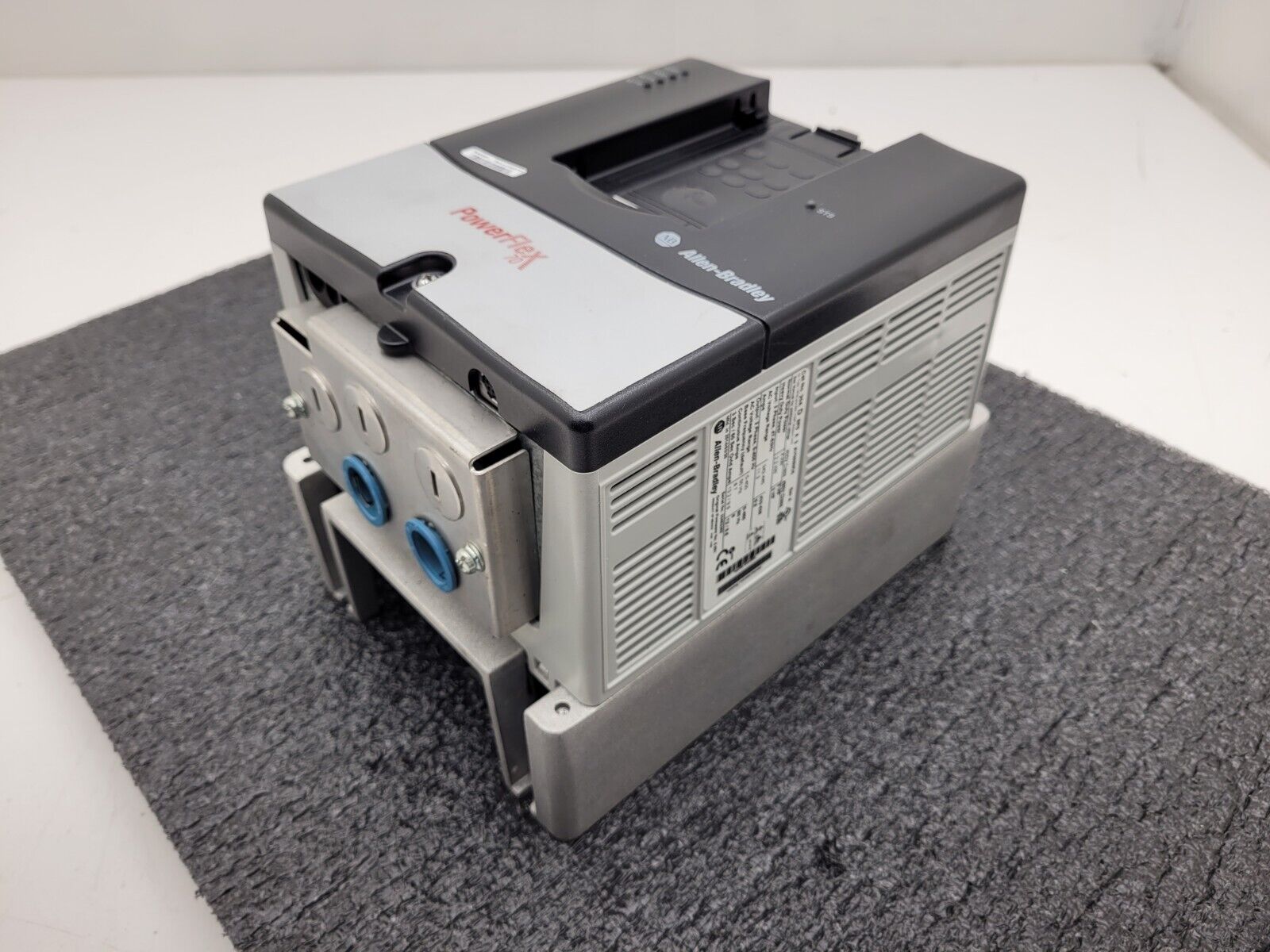 Allen Bradley 20AD8P0A3AYNNNC0 /A PowerFlex 70 480V 5HP AC VFD Motor Drive 2014