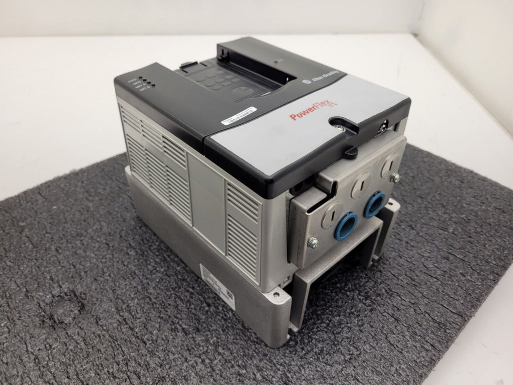 Allen Bradley 20AD8P0A3AYNNNC0 /A PowerFlex 70 480V 5HP AC VFD Motor Drive 2014