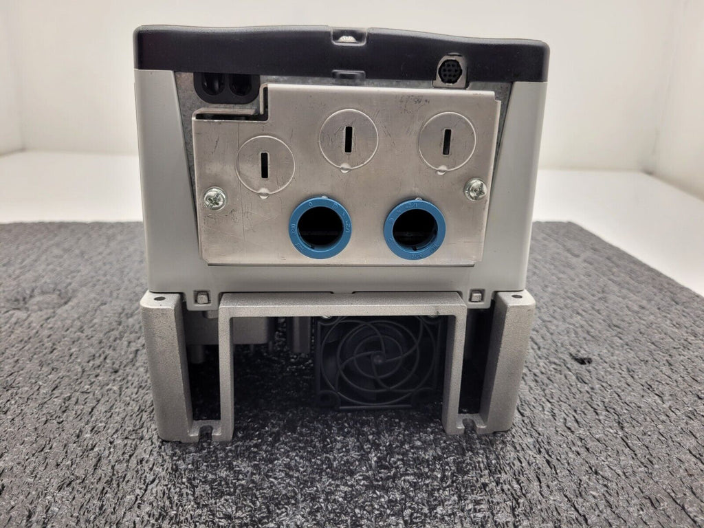 Allen Bradley 20AD8P0A3AYNNNC0 /A PowerFlex 70 480V 5HP AC VFD Motor Drive 2014