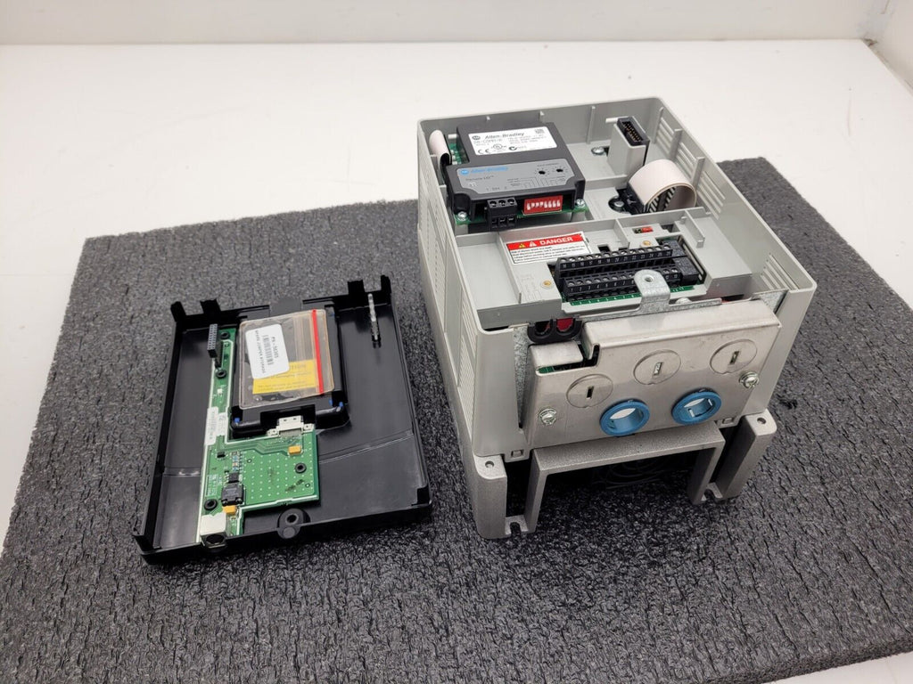 Allen Bradley 20AD8P0A3AYNNNC0 /A PowerFlex 70 480V 5HP AC VFD Motor Drive 2014