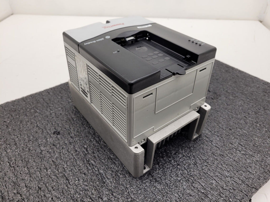 Allen Bradley 20AD8P0A3AYNNNC0 /A PowerFlex 70 480V 5HP AC VFD Motor Drive 2014