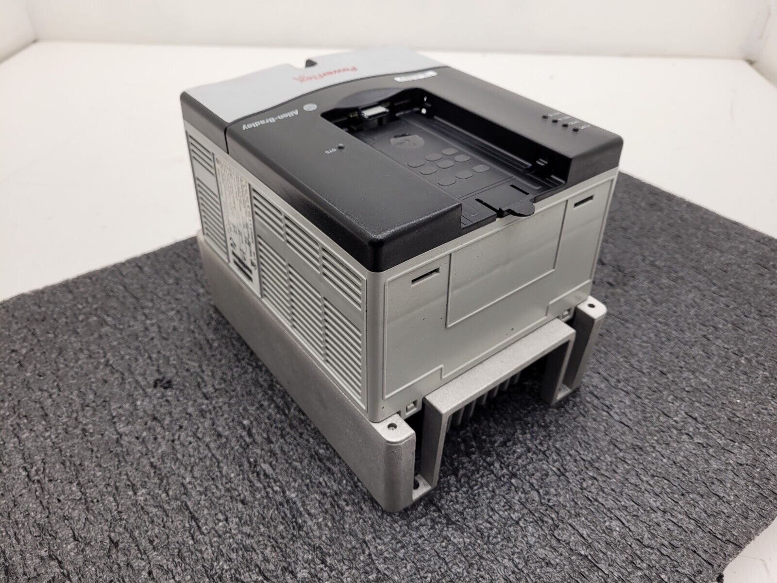 Allen Bradley 20AD8P0A3AYNNNC0 /A PowerFlex 70 480V 5HP AC VFD Motor Drive 2014