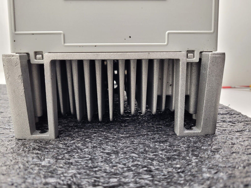 Allen Bradley 20AD8P0A3AYNNNC0 /A PowerFlex 70 480V 5HP AC VFD Motor Drive 2014