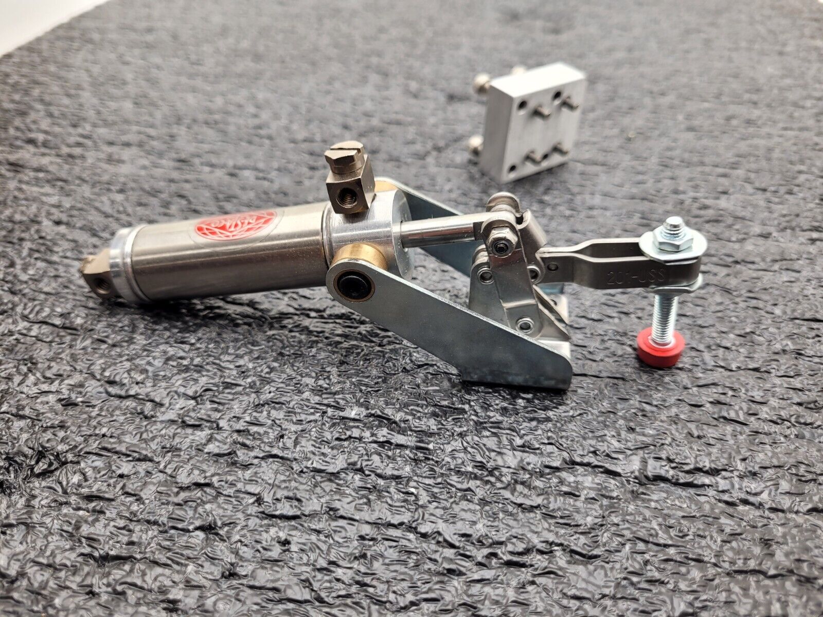 De-Sta-Co Swing Toggle Pneumatic Clamp 201-USS / 812010-MR + Mount