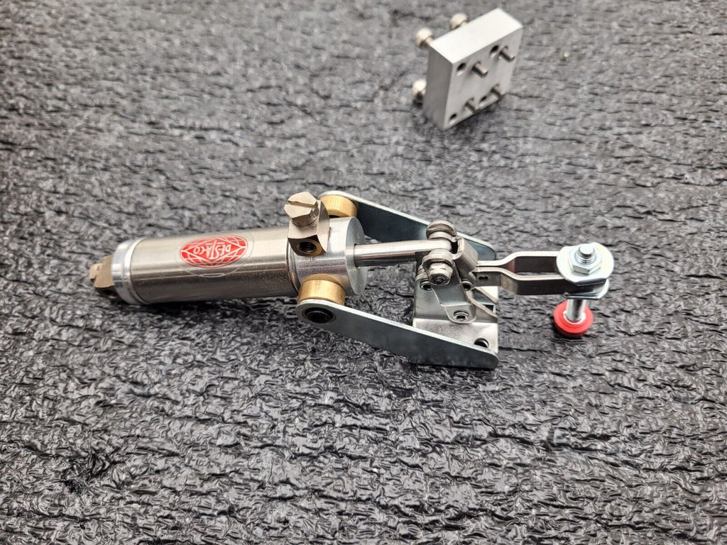De-Sta-Co Swing Toggle Pneumatic Clamp 201-USS / 812010-MR + Mount