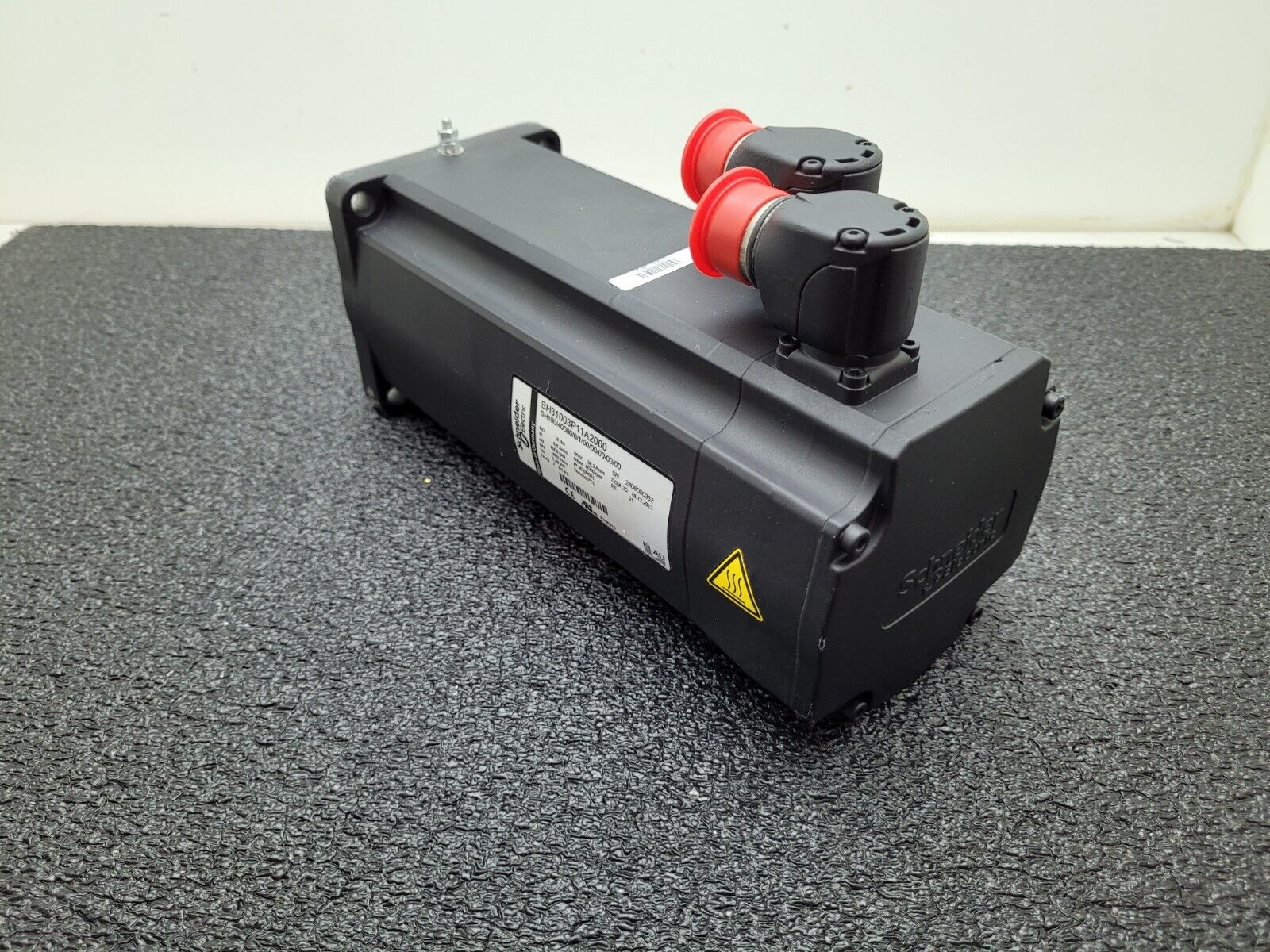 Radwell  Schneider Electric SH31003P11A2000 AC Servo Motor 6000rpm 2013 Date