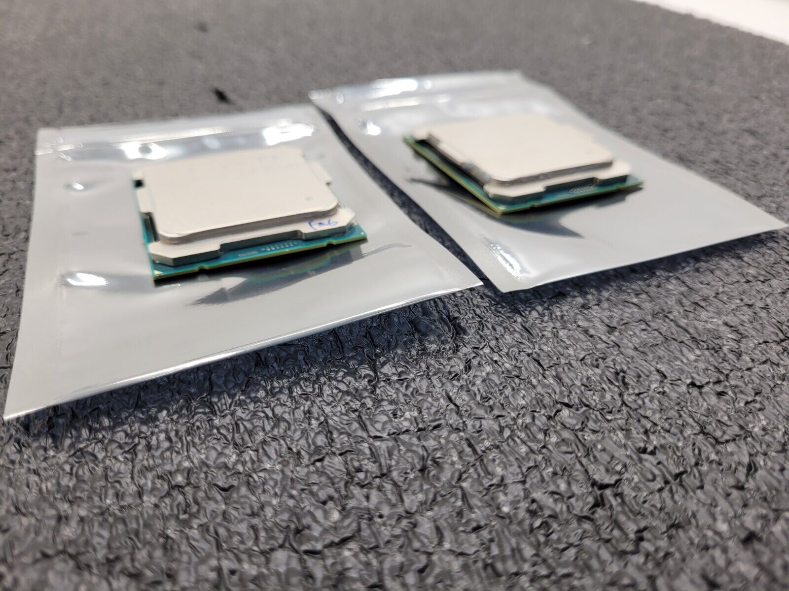 Lot of 2 Intel Confidential QHVB Xeon E5-2680v4 SR2N7 14 Core 2.4GHz Processor
