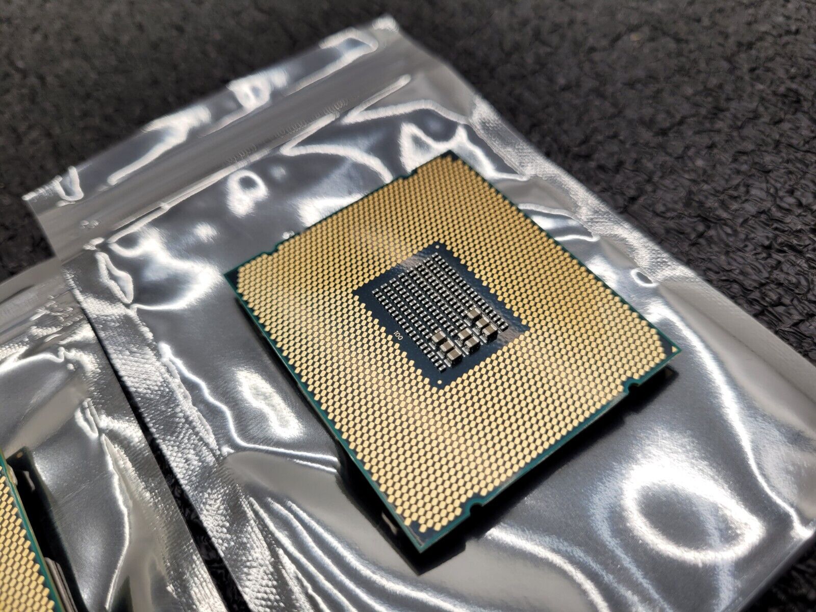 Lot of 2 Intel Confidential QHVB Xeon E5-2680v4 SR2N7 14 Core 2.4GHz Processor