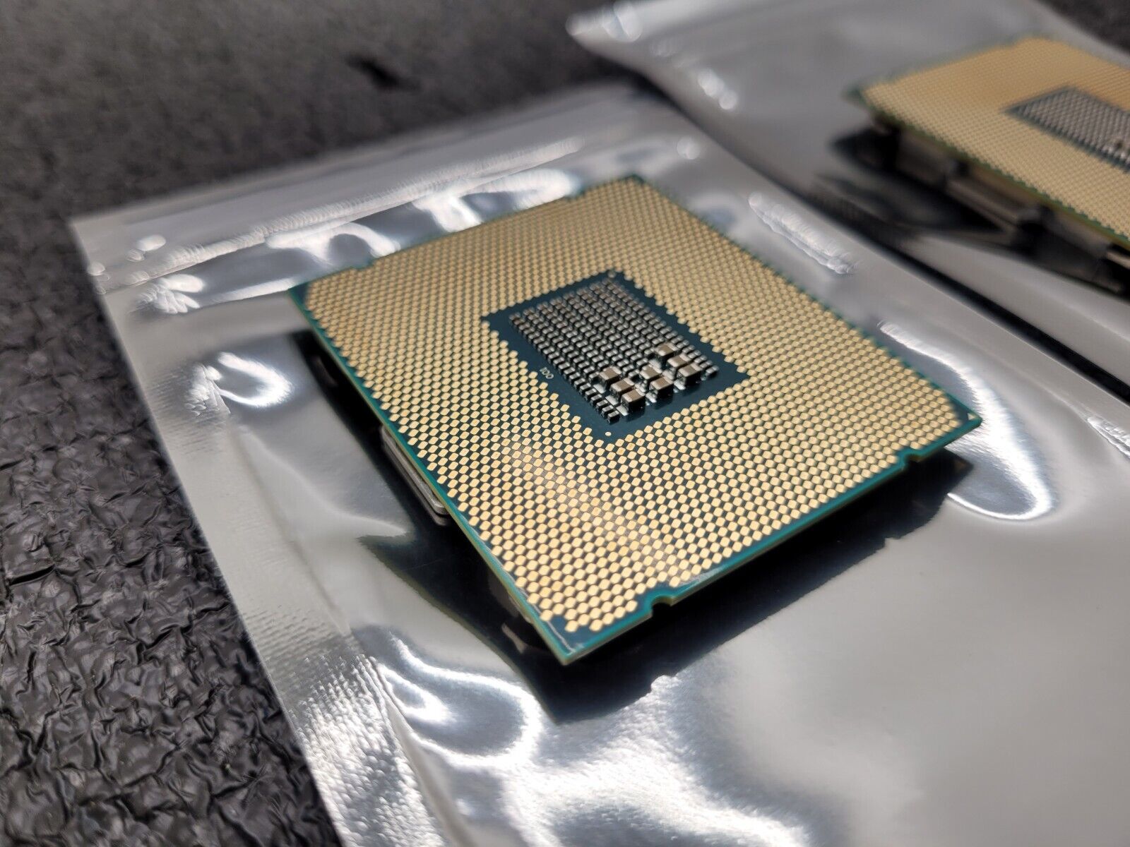 Lot of 2 Intel Confidential QHVB Xeon E5-2680v4 SR2N7 14 Core 2.4GHz Processor