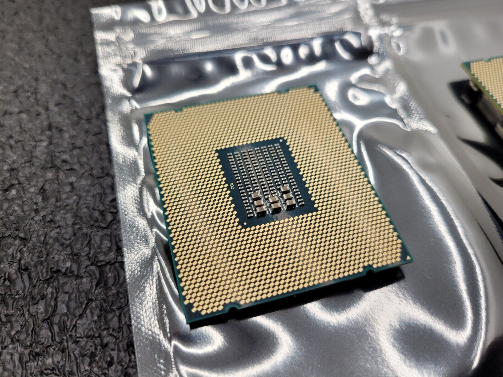 Lot of 2 Intel Confidential QK92 Xeon E5-2680v4 SR2N7 14 Core 2.4GHz Processor