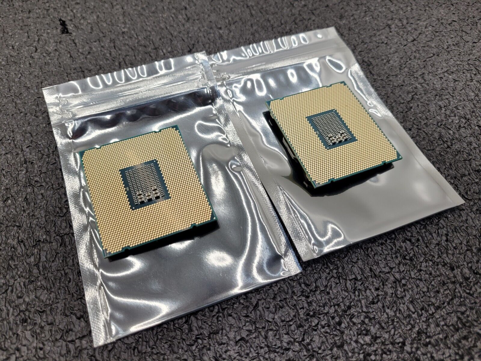 Lot of 2 Intel Confidential QK92 Xeon E5-2680v4 SR2N7 14 Core 2.4GHz Processor
