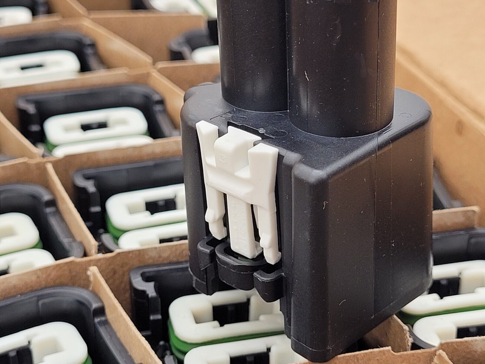 Aptiv Delphi Automotive Power Connector 2 Way POWERPACK LV1000 Case of 118