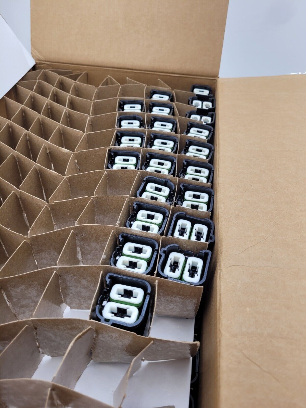 Aptiv Delphi Automotive Power Connector 2 Way POWERPACK LV1000 Case of 118