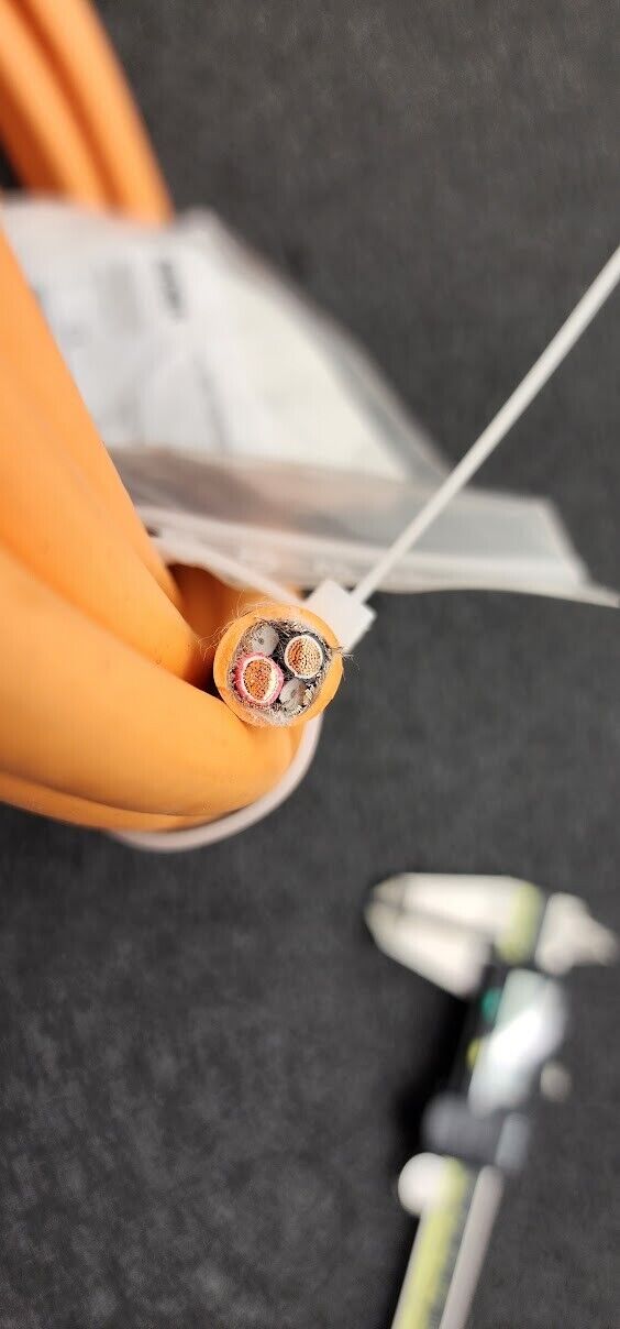 Bucher Mobile Drives EMDY905A0050E25A00 Automotive Power Cable