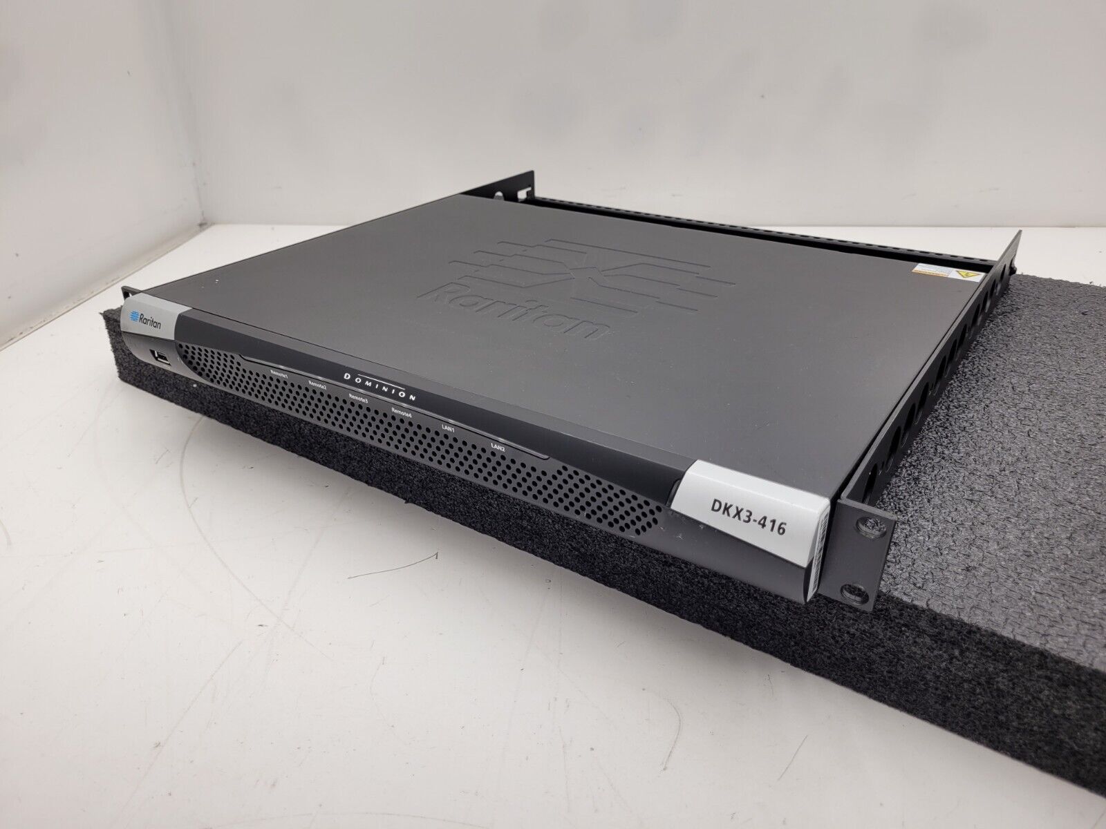 Raritan Dominion KX III DKX3-416 16-Port KVM Over IP Switch Tested Working