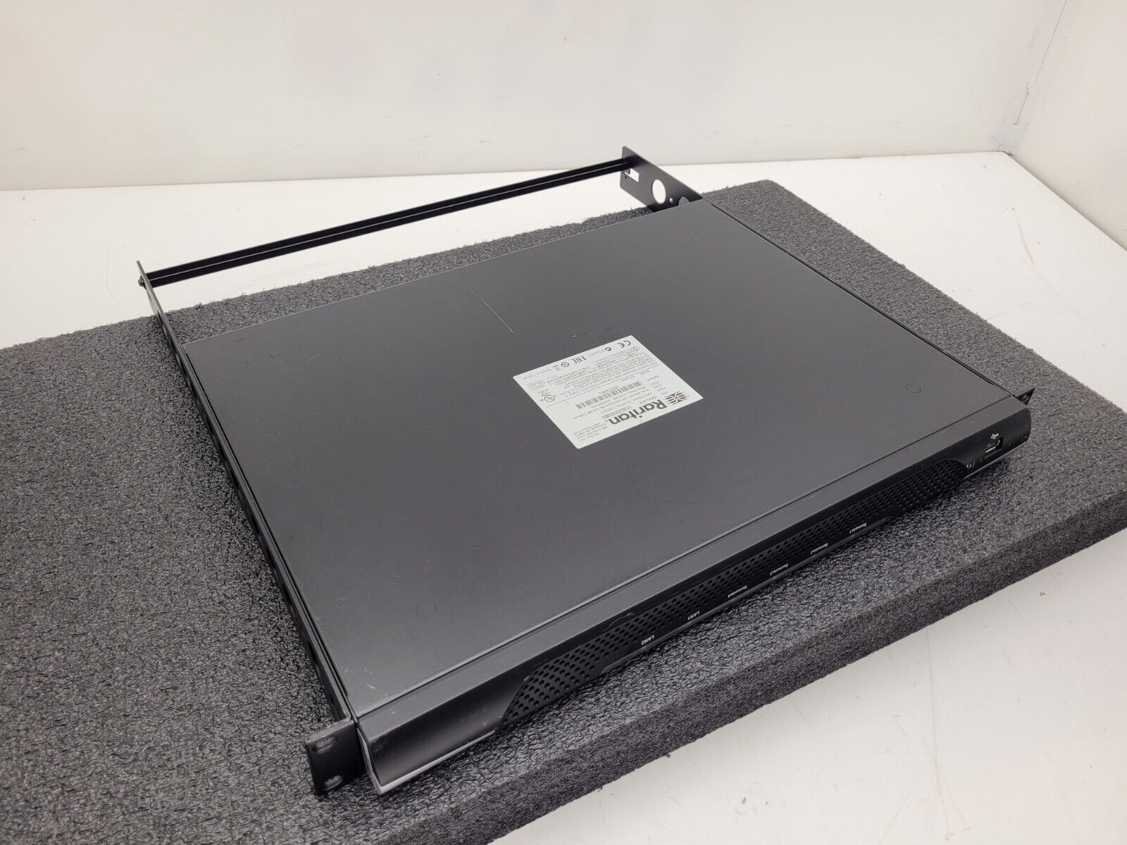 Raritan Dominion KX III DKX3-416 16-Port KVM Over IP Switch Tested Working