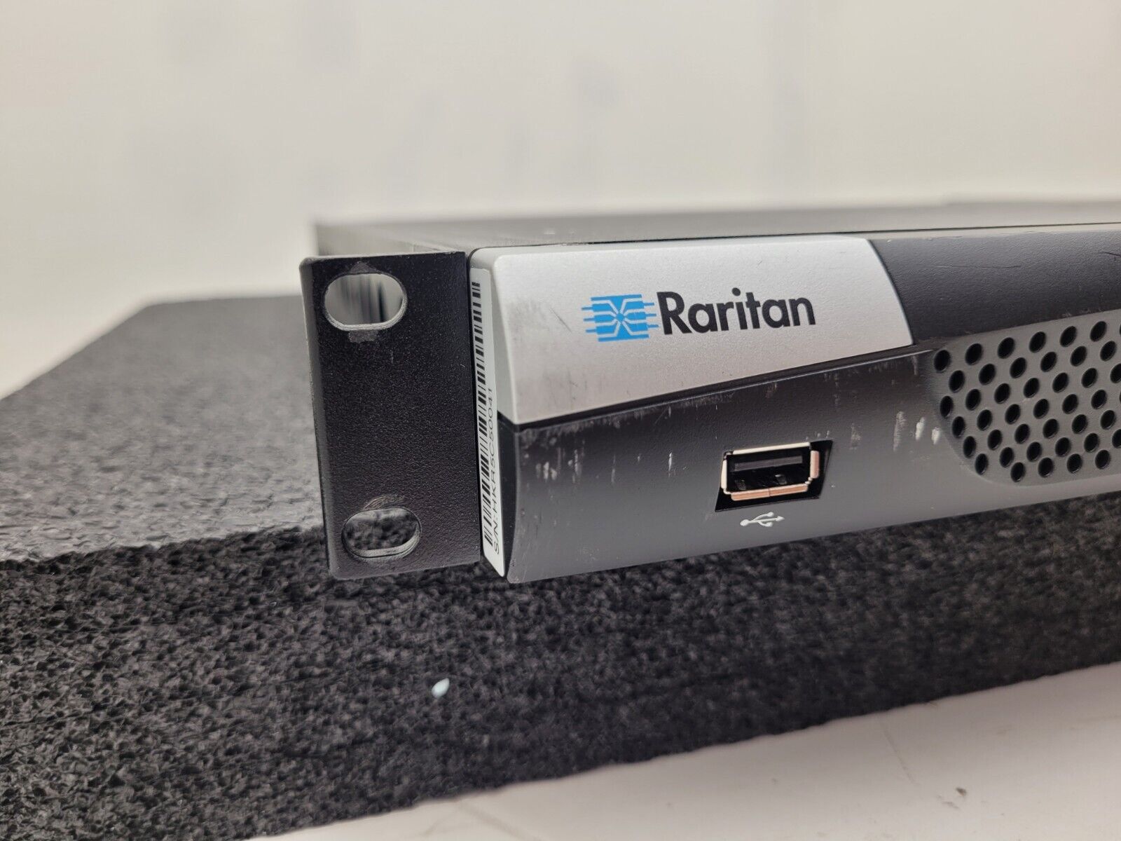 Raritan Dominion KX III DKX3-416 16-Port KVM Over IP Switch Tested Working